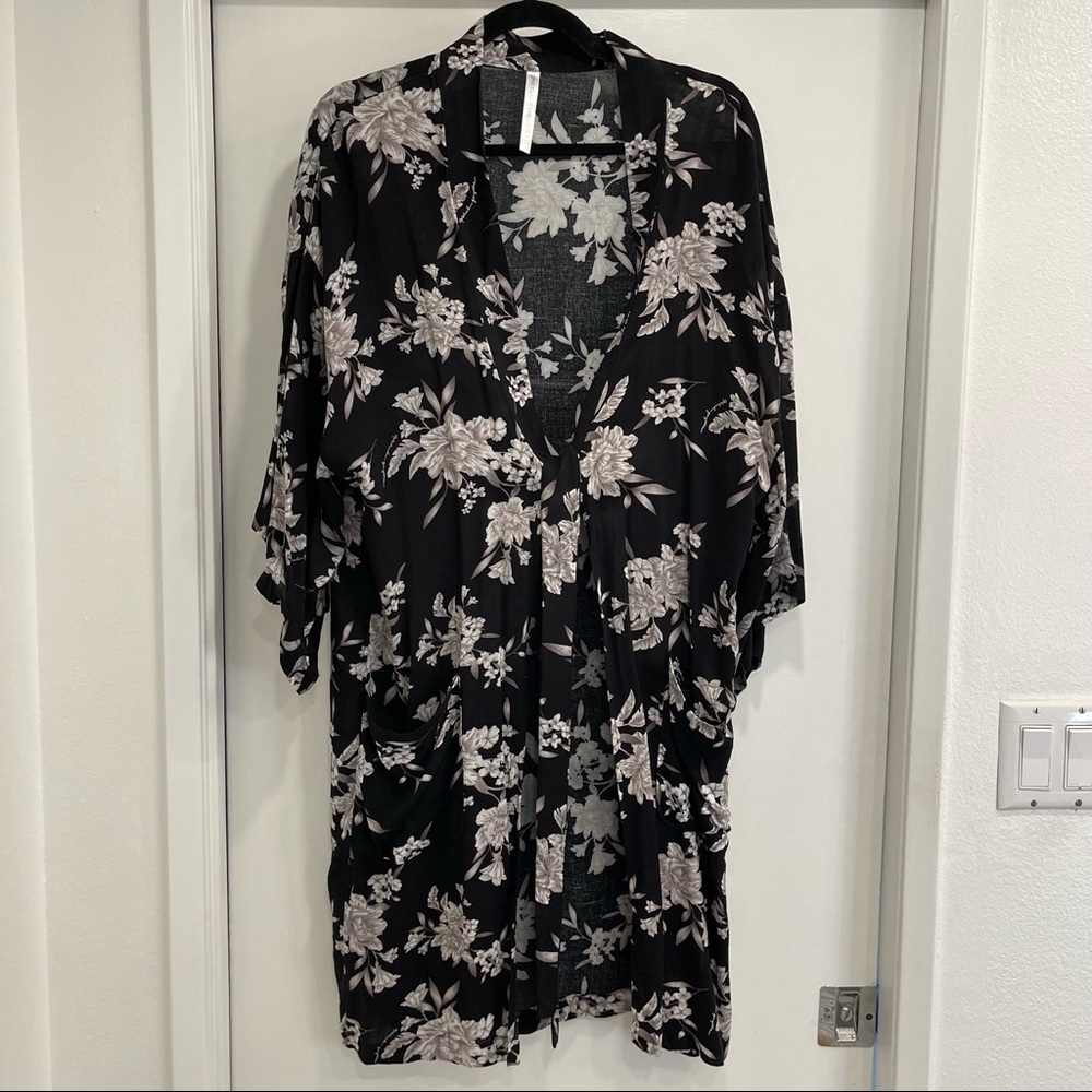Spiritual Gangster kimono. NWOT. Black tied front. OS